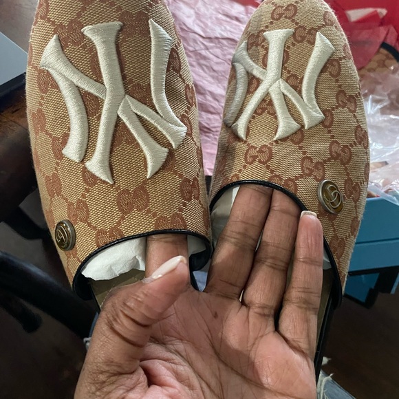 GUCCI MLB edition NY Yankees Mules - Picture 5 of 12